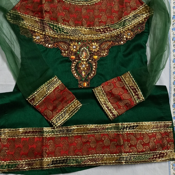 Bottle Green Suit with Churidar and Dupatta - Picture 7 of 11